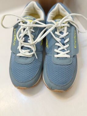kangaROOS Women Size 8 Light Blue Lace-Up Sneakers with White Laces